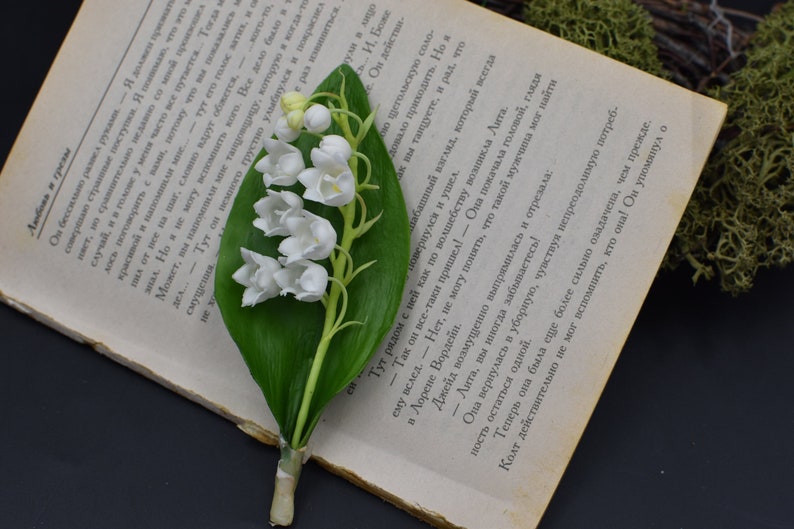 Broche Muguet en porcelaine froide 7 cm, argile polymère, bijou floral fait main