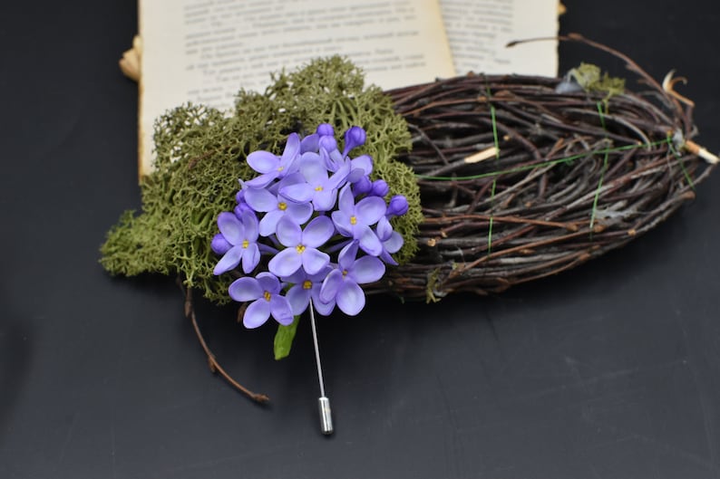 Broche fleur lilas faite main argile séchée à l'air 8 cm x 6 cm