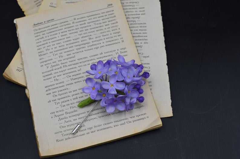 Broche fleur lilas faite main argile séchée à l'air 8 cm x 6 cm