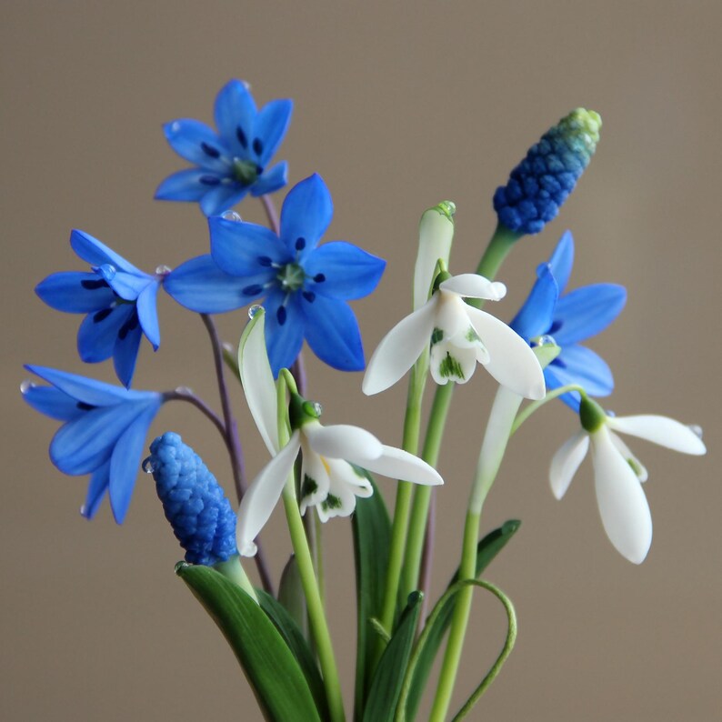 Perce-neige en porcelaine froide 17-18 cm, fleurs de forêt artisanales, sculpture botanique