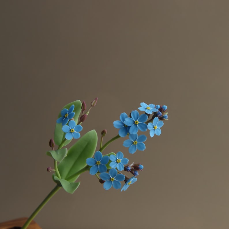 Myosotis réaliste porcelaine froide 22 cm fait main fleur artificielle