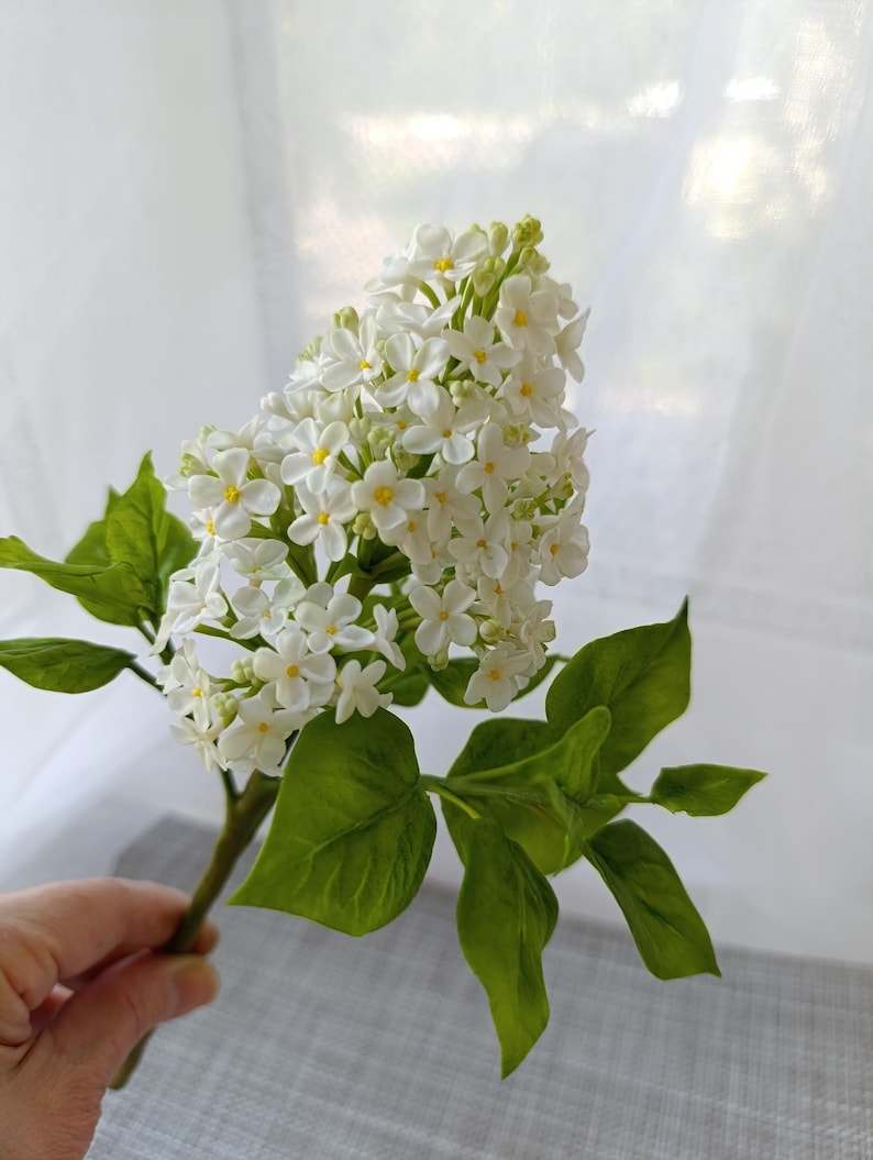 Tige de lilas blanc faite main, fleurs artificielles réalistes en pâte polymère, 28 cm, décoration mariage intérieur