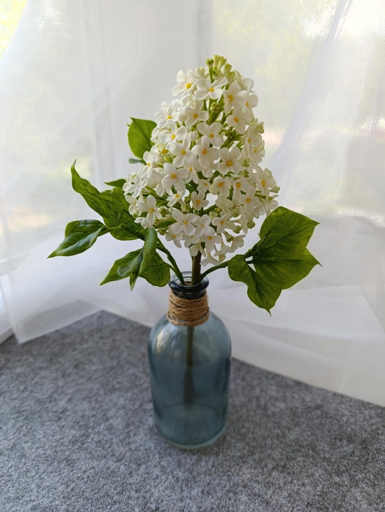 Tige de lilas blanc faite main, fleurs artificielles réalistes en pâte polymère, 28 cm, décoration mariage intérieur