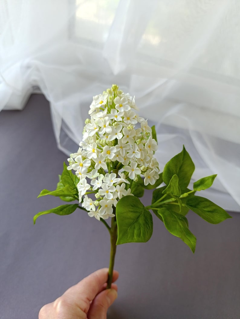 Tige de lilas blanc faite main, fleurs artificielles réalistes en pâte polymère, 28 cm, décoration mariage intérieur