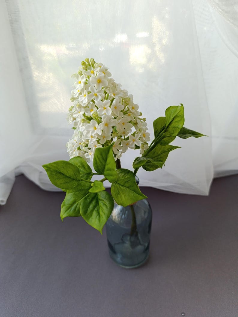 Tige de lilas blanc faite main, fleurs artificielles réalistes en pâte polymère, 28 cm, décoration mariage intérieur