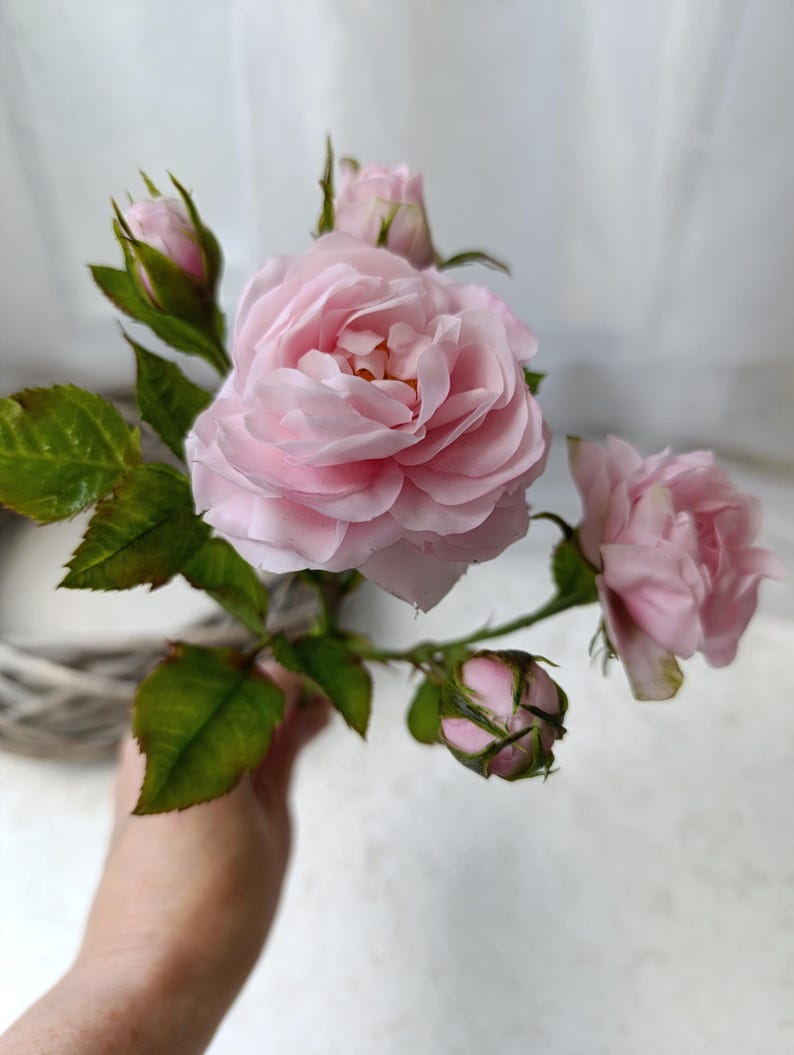 Rose Poudrée Polymère réaliste, Fleur Porcelaine Artificielle, Branche Longue, 6.5-7cm Diamètre, Artisanat Fait Main