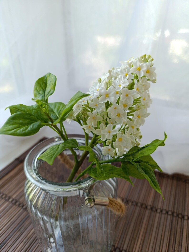 Tige de lilas blanc faite main, fleurs artificielles réalistes en pâte polymère, 28 cm, décoration mariage intérieur
