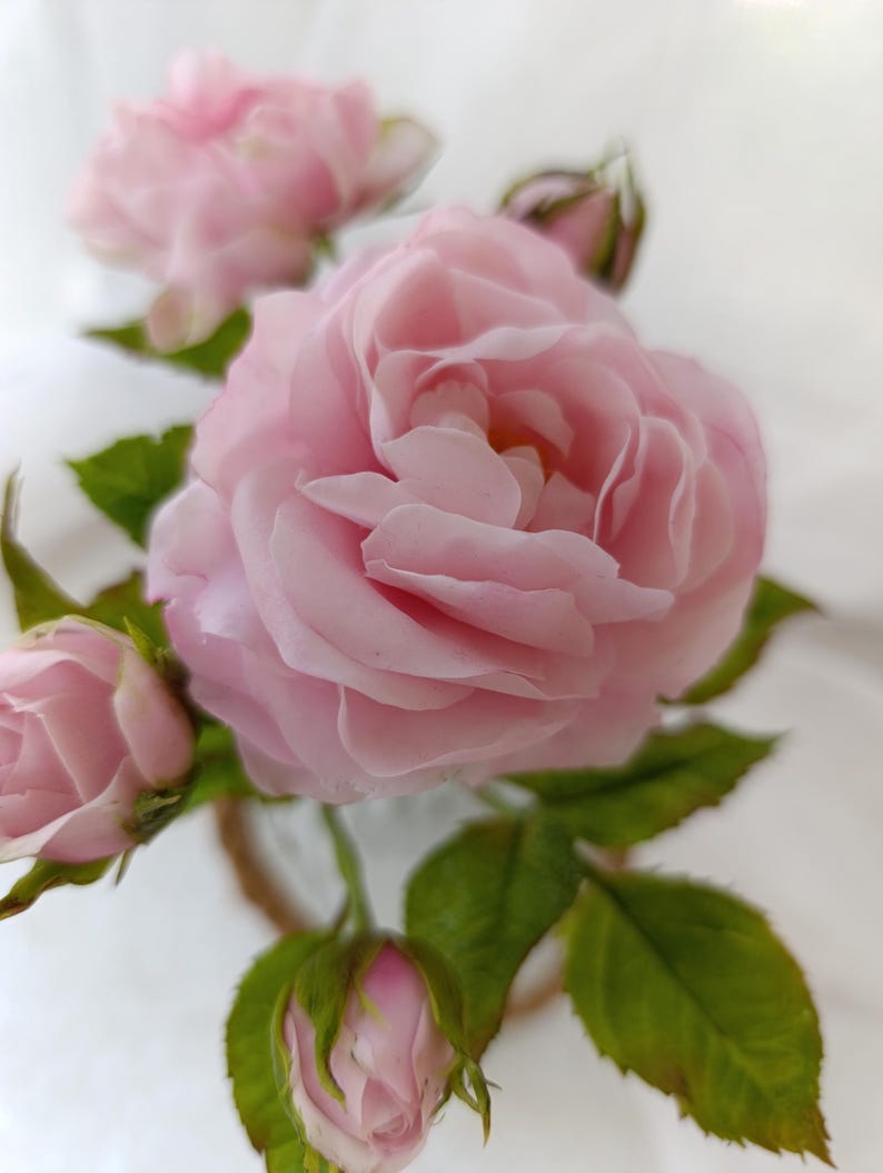 Rose Poudrée Polymère réaliste, Fleur Porcelaine Artificielle, Branche Longue, 6.5-7cm Diamètre, Artisanat Fait Main