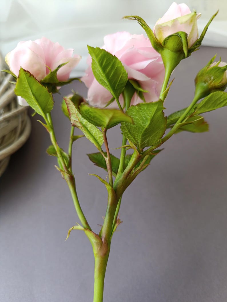 Rose Poudrée Polymère réaliste, Fleur Porcelaine Artificielle, Branche Longue, 6.5-7cm Diamètre, Artisanat Fait Main