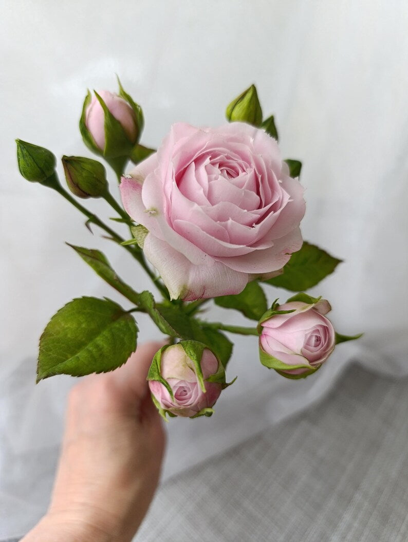 Rose réaliste en argile polymère, branche de rosier artificielle, tige longue 22 cm, fleur poudré