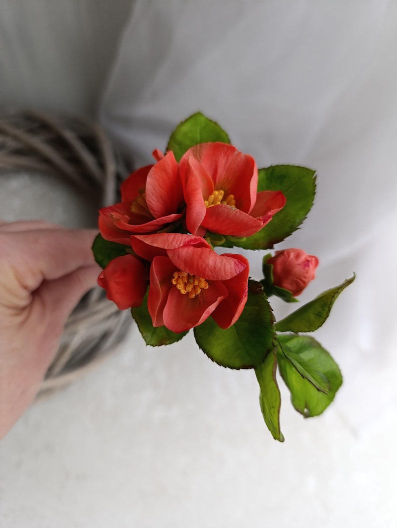 Branche de coing en fleurs, pâte polymère, décoration de table printanière, 18 cm