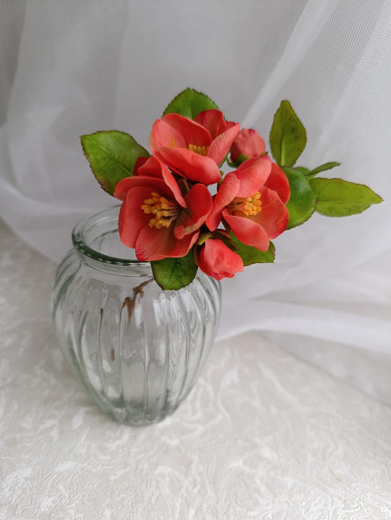 Branche de coing en fleurs, pâte polymère, décoration de table printanière, 18 cm