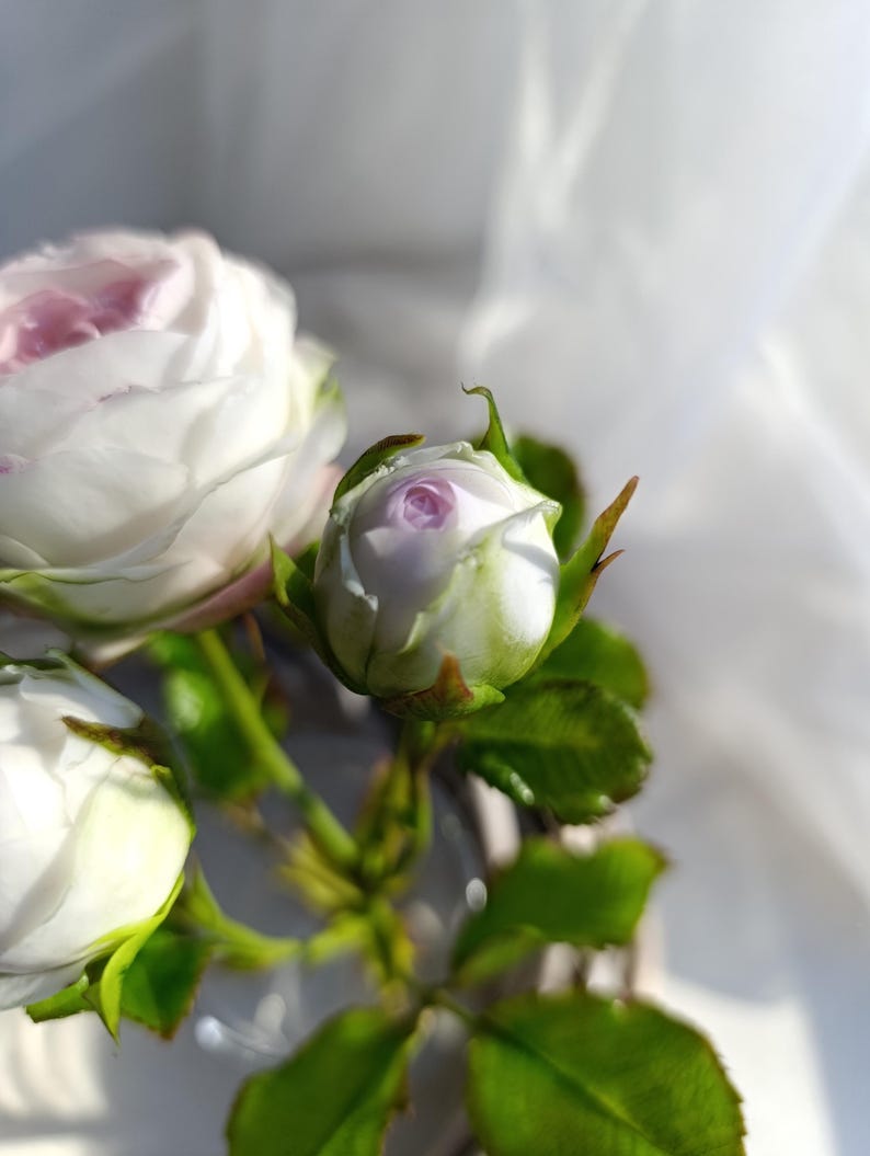 Rose blanche réaliste en pâte polymère, branche de rosier artificiel anglais, tige longue 29 cm