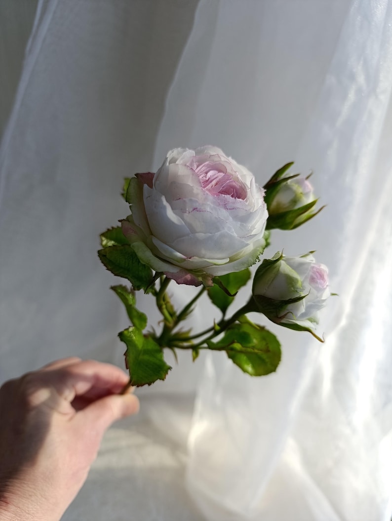 Rose blanche réaliste en pâte polymère, branche de rosier artificiel anglais, tige longue 29 cm