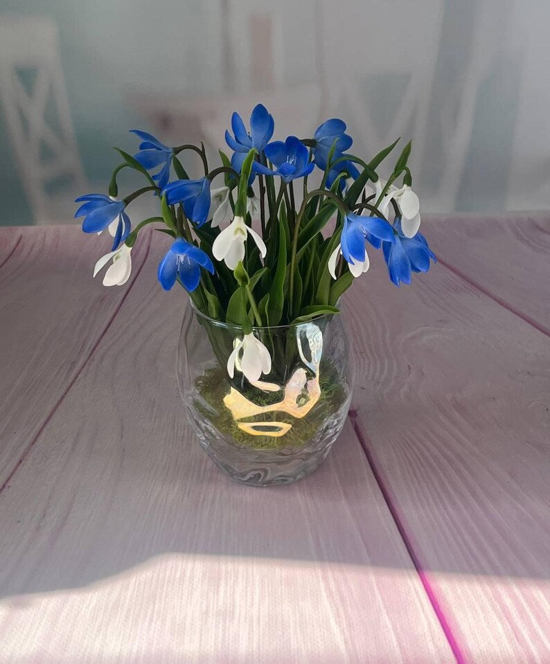 Bouquet de 23 fleurs miniatures en porcelaine froide - Scilles bleues et perce-neige blancs - Décoration botanique réaliste faite main