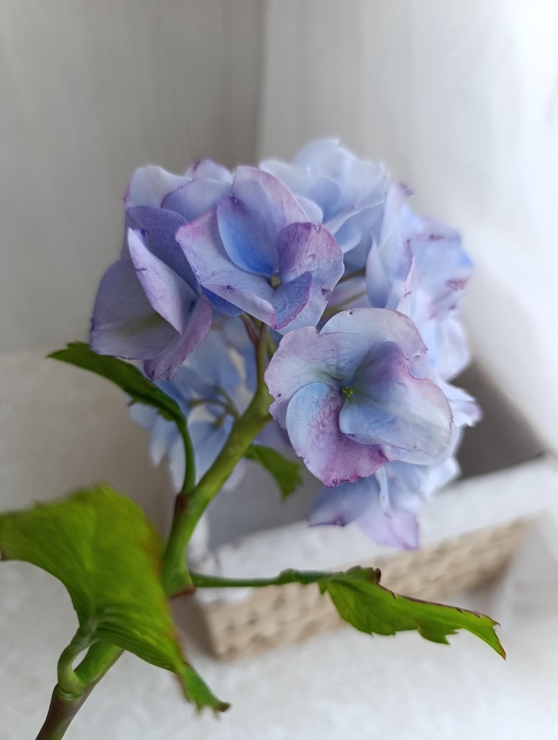 Fleur d'hortensia bleu faite main, porcelaine froide réaliste, tige de 37 cm, décoration intérieure printanière