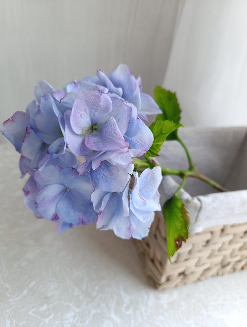Fleur d'hortensia bleu faite main, porcelaine froide réaliste, tige de 37 cm, décoration intérieure printanière