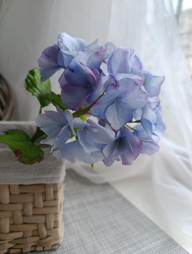 Fleur d'hortensia bleu faite main, porcelaine froide réaliste, tige de 37 cm, décoration intérieure printanière