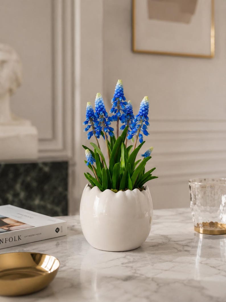 Muscari en Porcelaine Froide Fait Main | Fleurs de Printemps Bleues | Décoration Maison Artisanale